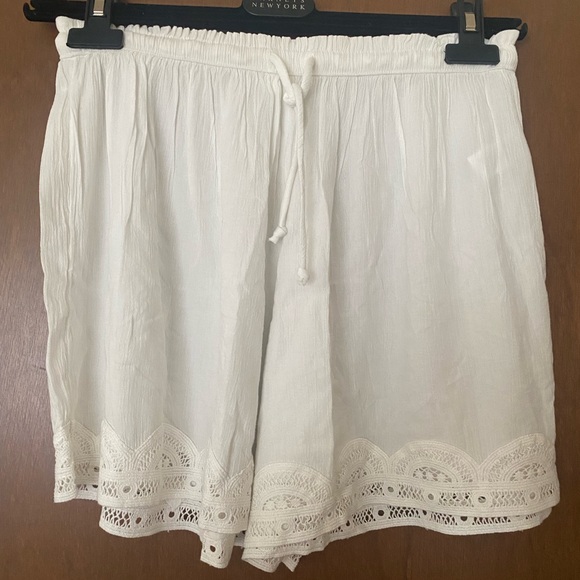 NWT Cotton Arie Lace Trim Shorts ✨ - Picture 1 of 5